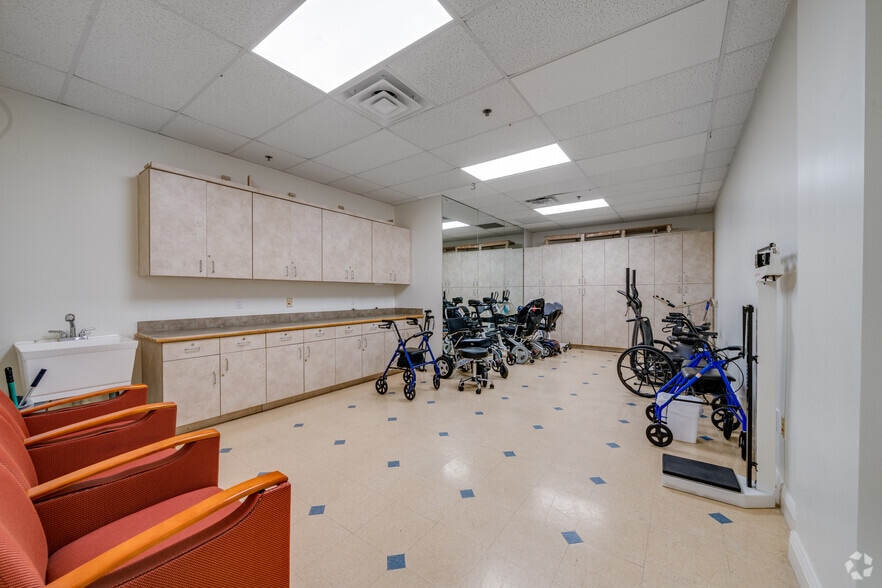 More Photos Of 5975 Sunset Dr, Miami Medical For Sale