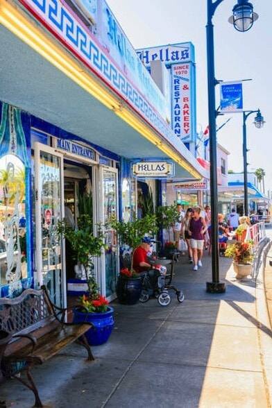 More Photos Of 776 Dodecanese Blvd, Tarpon Springs General Retail For Sale