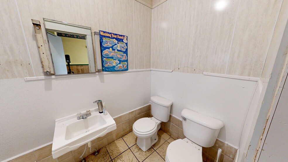 More Photos Of 104 N Herring St, Dothan Office For Sale