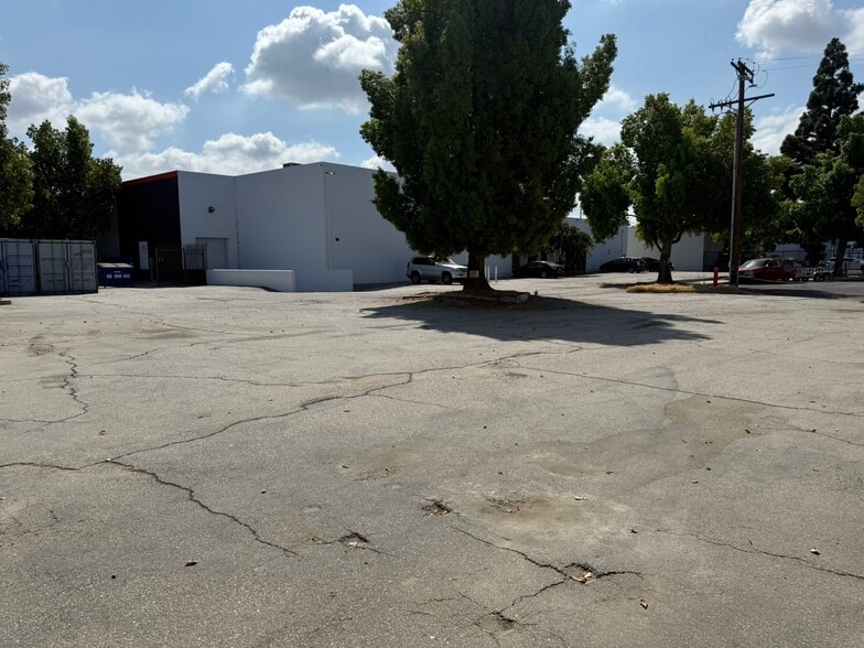 More Photos Of 9200 Gazette Ave, Chatsworth Warehouse For Lease