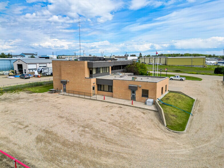 More Photos Of 5516 Industrial Rd, Rocky Rapids Office For Lease