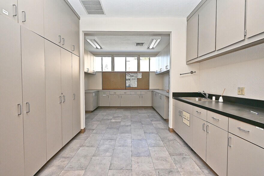 More Photos Of 6211 La Salle Ave, Oakland Storefront Retail Office For Lease
