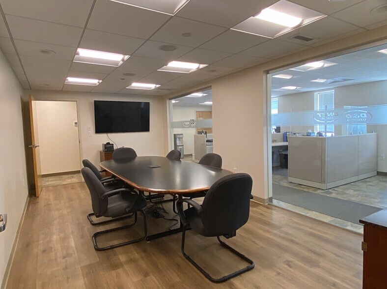More Photos Of 10 Everberg Rd, Woburn Flex For Lease