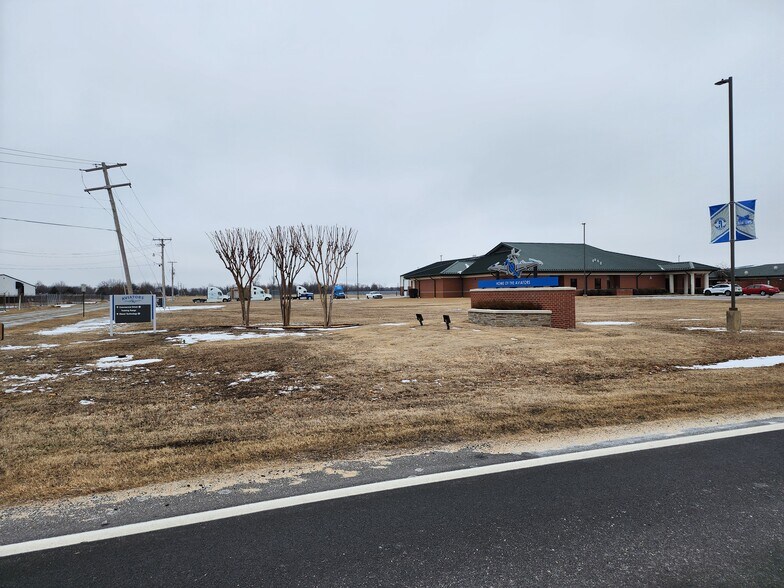 More Photos Of 7301 Victory Blvd, Newport Warehouse For Sale