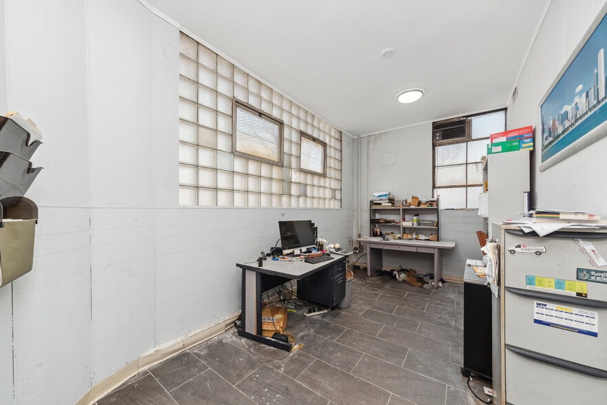 More Photos Of 3957 N Normandy Ave, Chicago Manufacturing For Sale