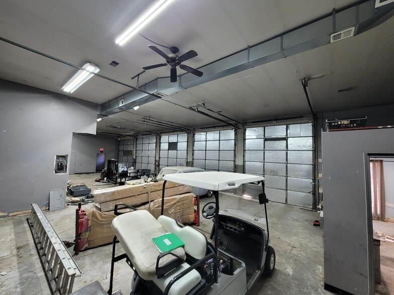 More Photos Of 11413 Hickman Mills Dr, Kansas City Industrial For Lease