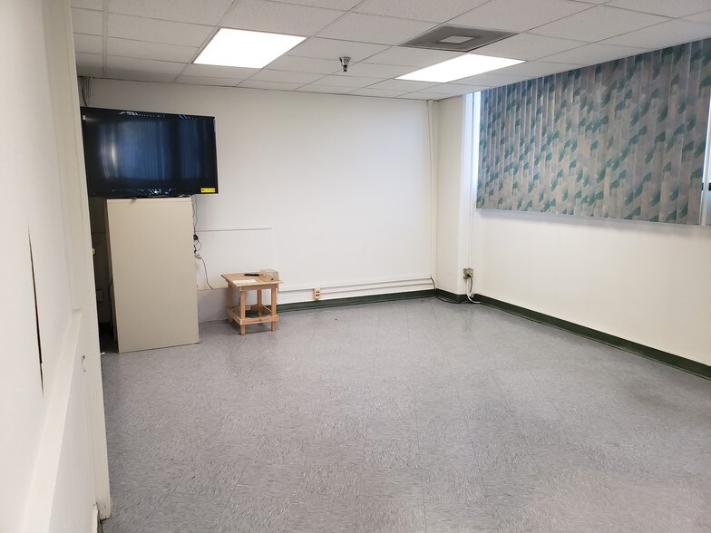 More Photos Of 4500 District Blvd, Vernon Manufacturing For Lease