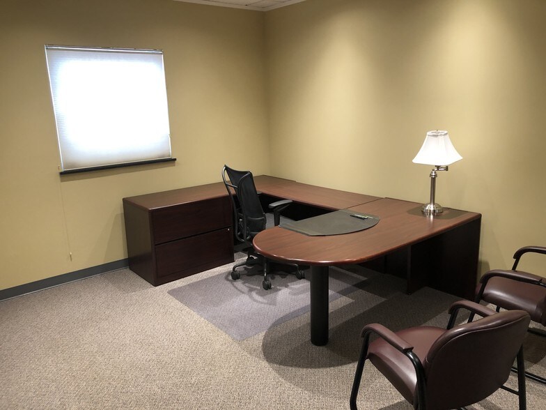 More Photos Of 512 Higgins Rd, Park Ridge Office For Lease