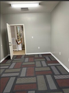 More Photos Of 1340 S Laurel Rd, London Medical For Lease