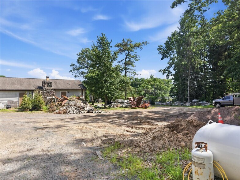 More Photos Of 1399 Purdytown Tpke, Hawley Specialty For Sale