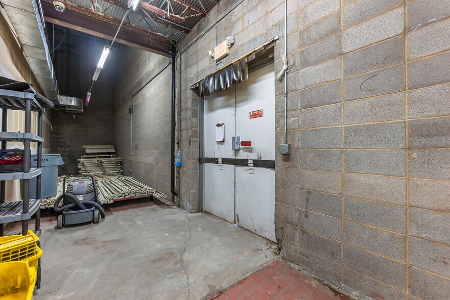 More Photos Of 121 S Sprigg St, Cape Girardeau Supermarket For Sale