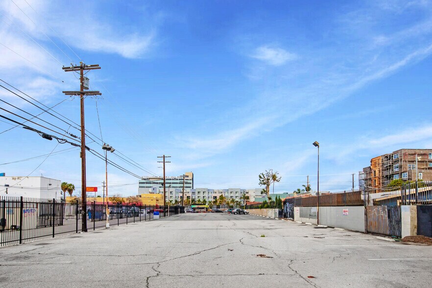 More Photos Of 14430 Vanowen St, Van Nuys Land For Lease