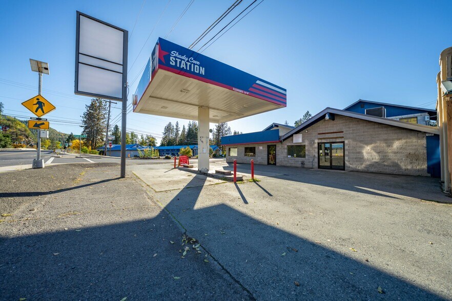 More Photos Of 21823 Highway 62, Shady Cove Storefront For Lease