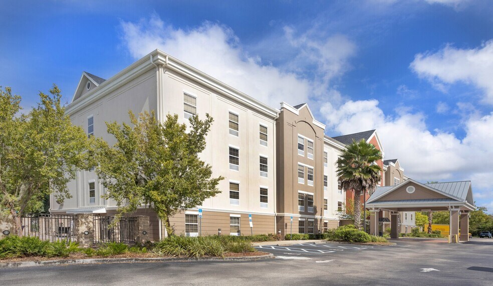 More Photos Of 53 Jefferson Rd, Jacksonville Hotel For Sale