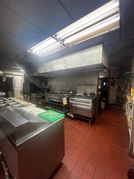 More Photos Of 3031 Mahoning Ave, Youngstown Restaurant For Sale