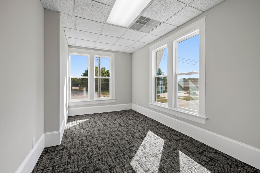 More Photos Of 504 W Broad St, Dunn Office For Sale