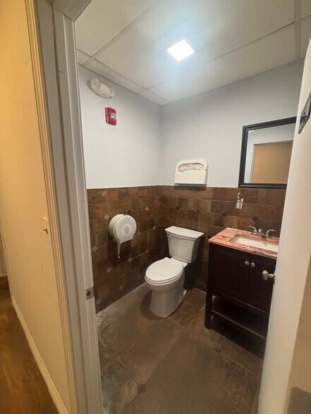 More Photos Of 110 Elm St, Bridgewater Warehouse For Lease