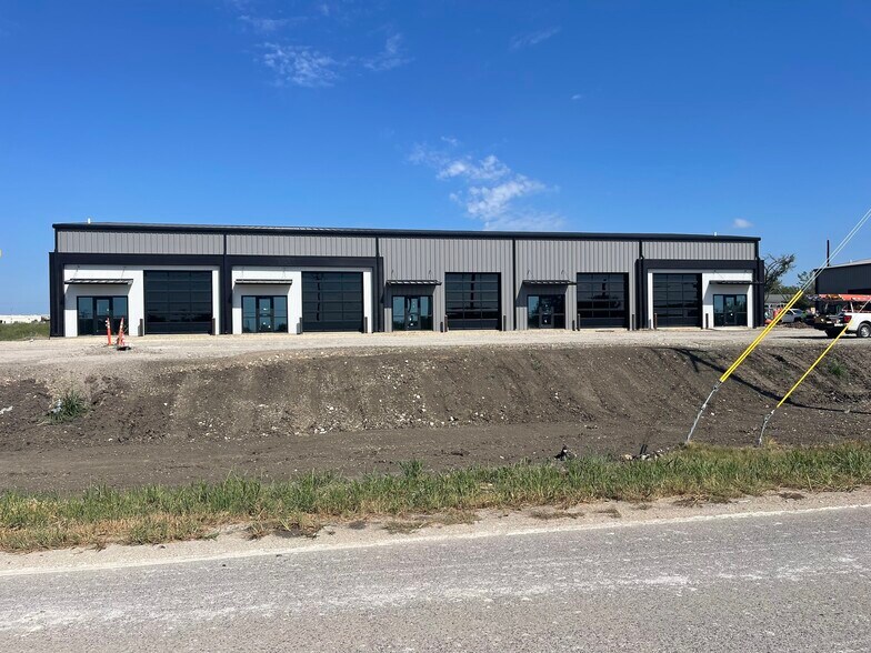 More Photos Of 12418 Laws Rd, Mustang Ridge Light Manufacturing For Sale