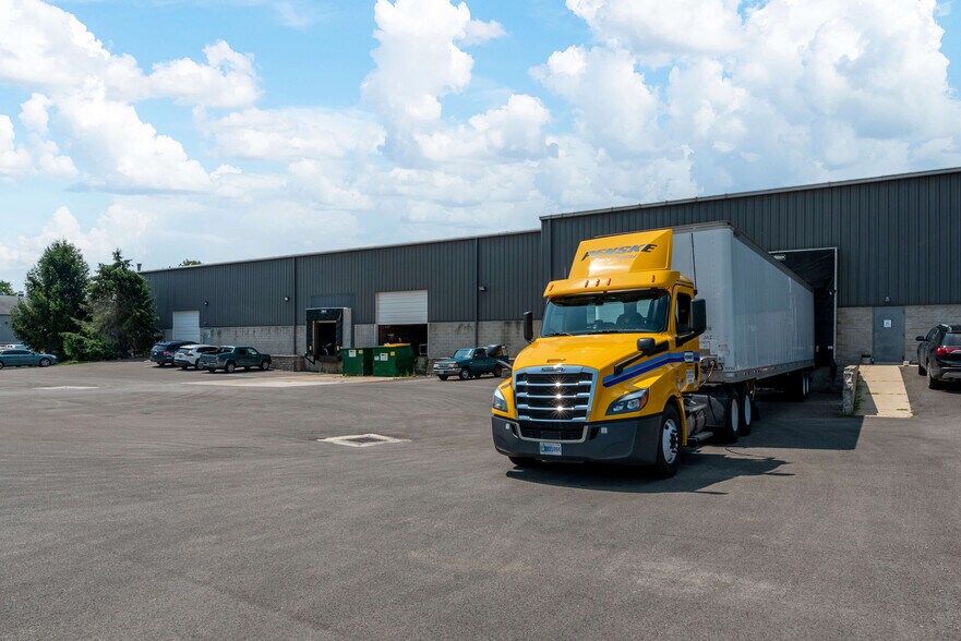More Photos Of 7858 Industrial Pky, Plain City Warehouse For Lease