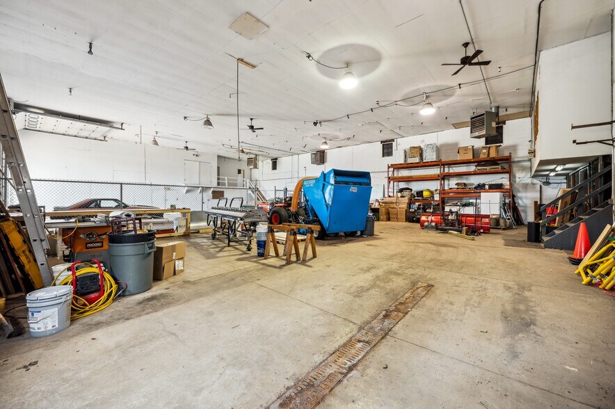 More Photos Of 207 Hawthorne Ave, Saint Joseph Warehouse For Sale