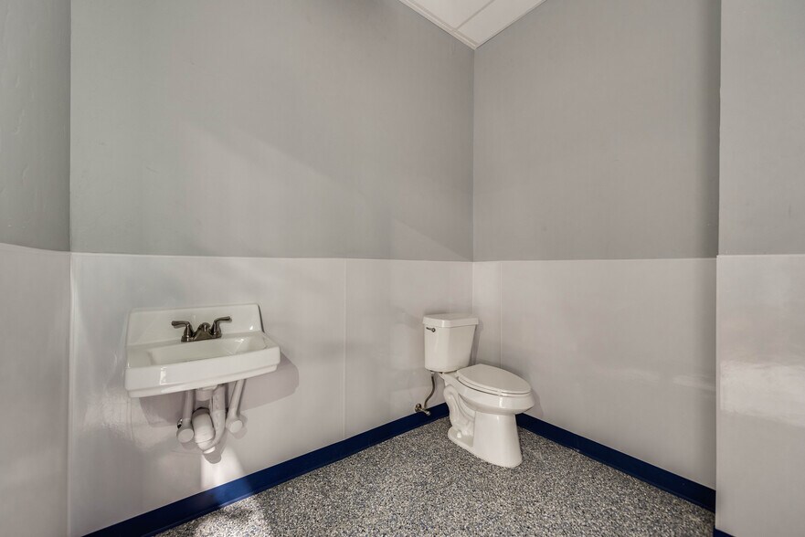 More Photos Of 2400 Steven Rd, Odessa Warehouse For Sale