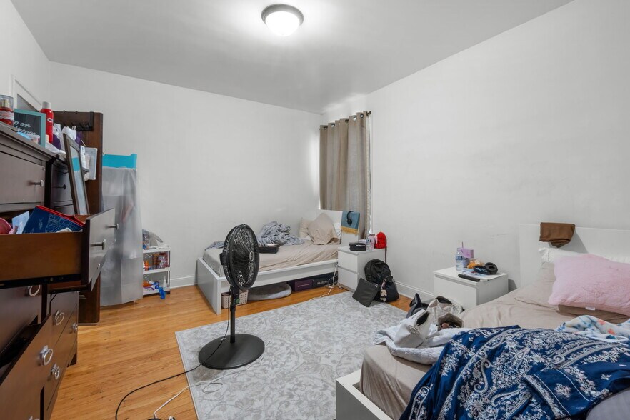 More Photos Of 6431-6433 N California Ave, Chicago Apartments For Sale