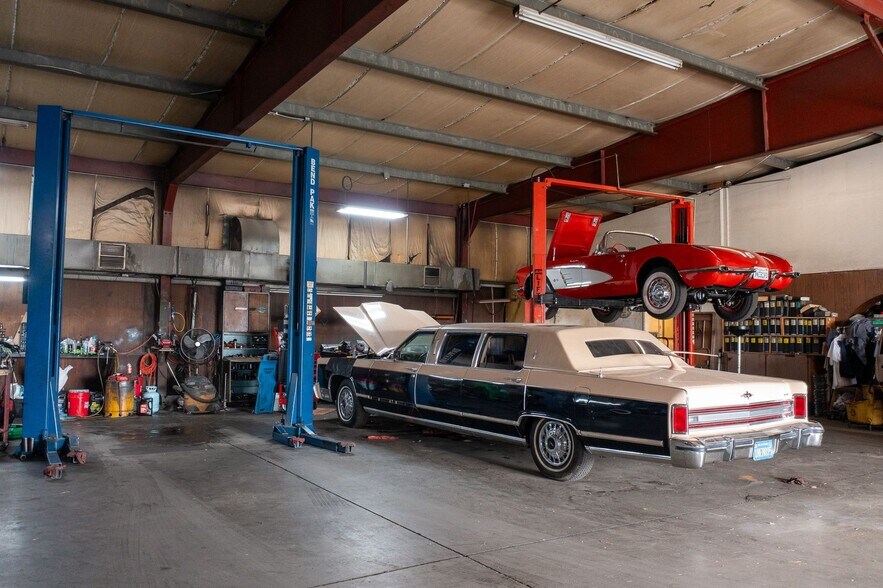 More Photos Of 145 W Oasis Rd, Palm Springs Service For Sale