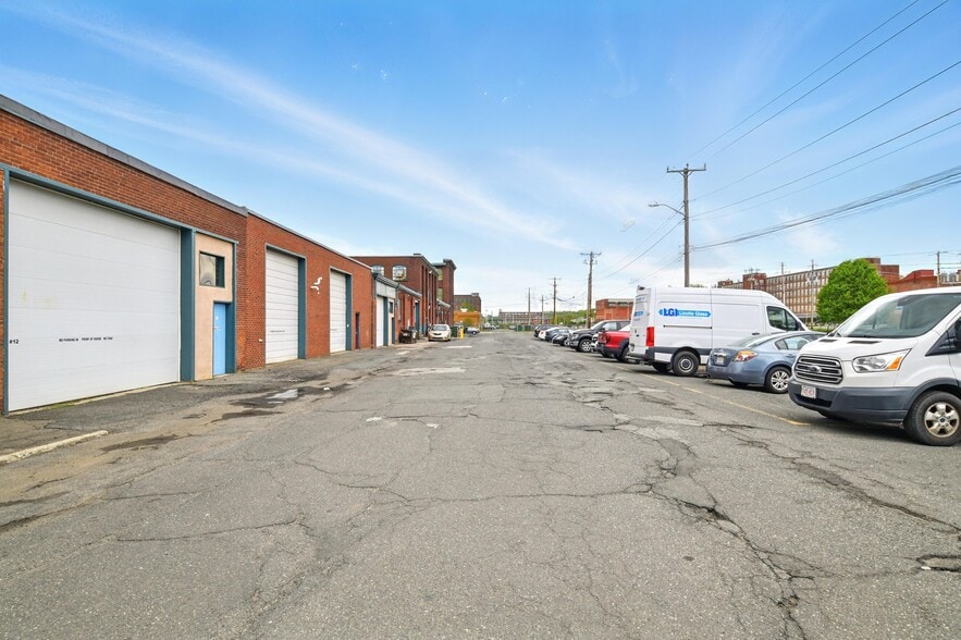 More Photos Of 420 Race St, Holyoke Warehouse For Lease