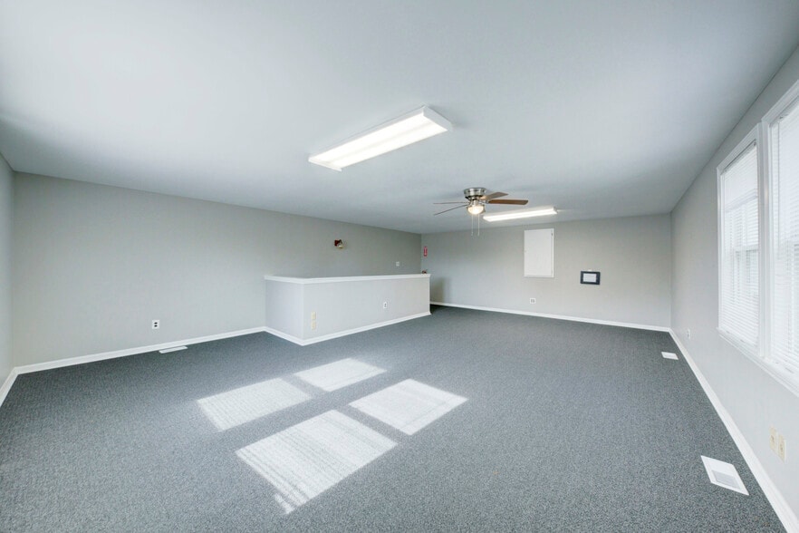 More Photos Of 36050 Goddard Rd, Romulus Auto Repair For Sale