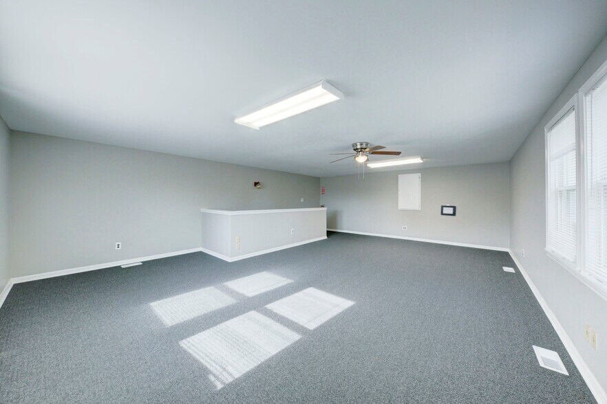 More Photos Of 36050 Goddard Rd, Romulus Auto Repair For Sale