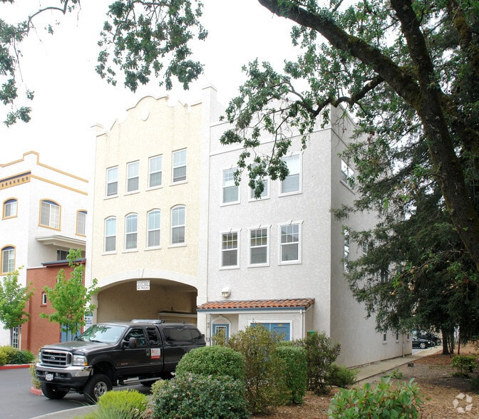 More Photos Of 220 Windsor River Rd, Windsor Apartments For Sale