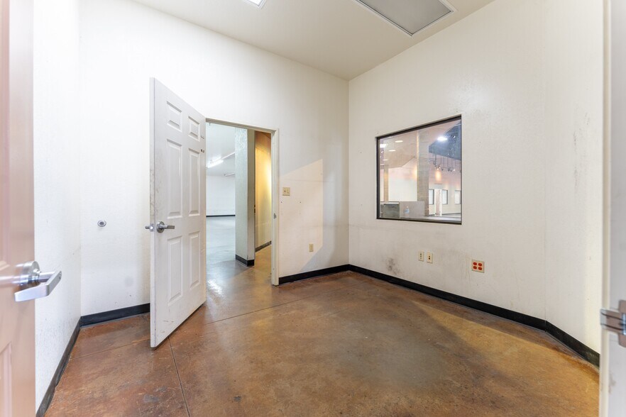 More Photos Of 1759 W Avenue J12, Lancaster Freestanding For Lease
