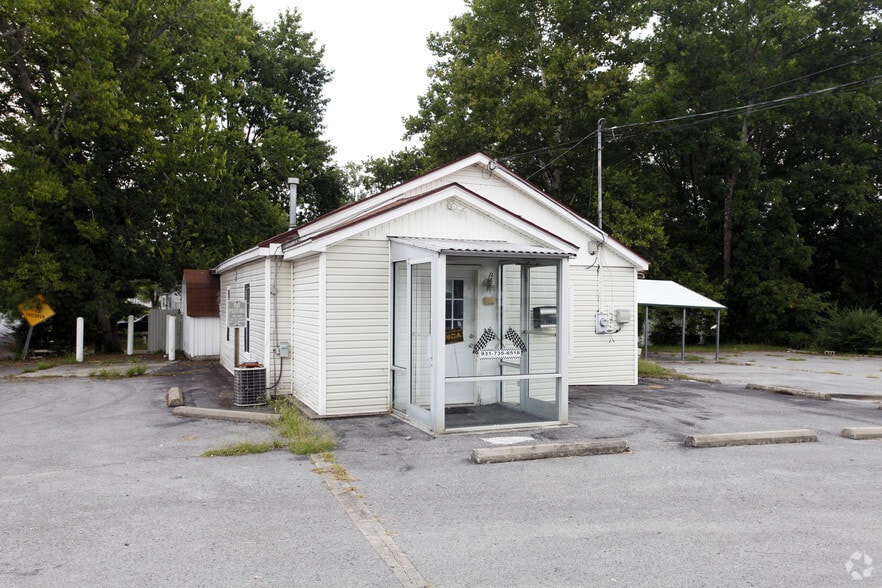 More Photos Of 901 N Depot St, Shelbyville Freestanding For Lease