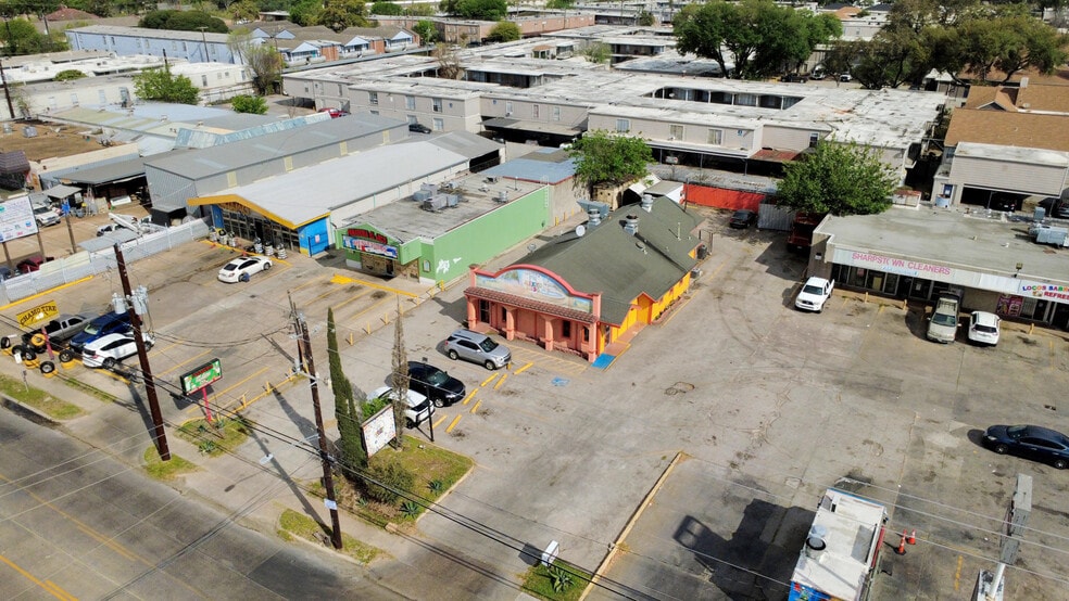 More Photos Of 7626 Clarewood Dr, Houston Restaurant For Sale