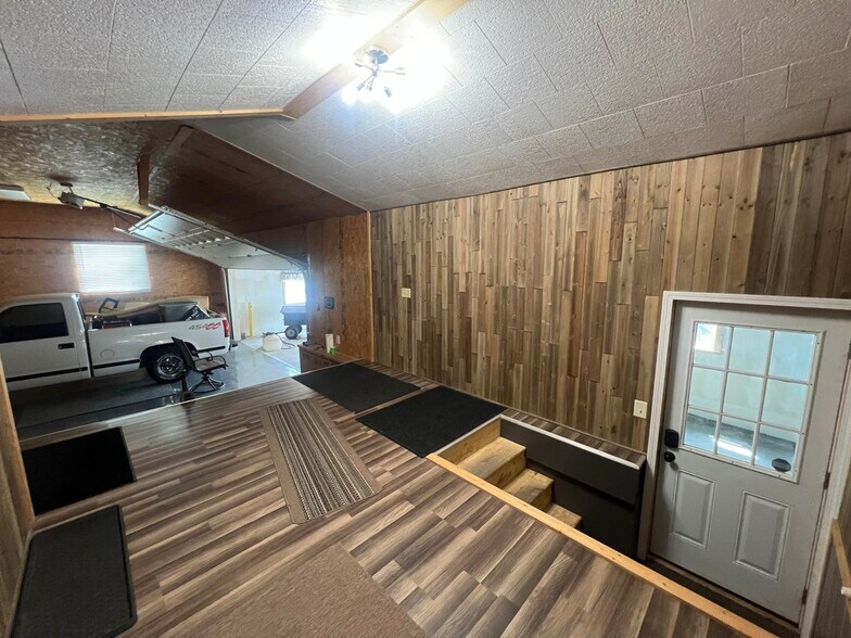 More Photos Of 380 S Main St, De Graff Light Manufacturing For Sale