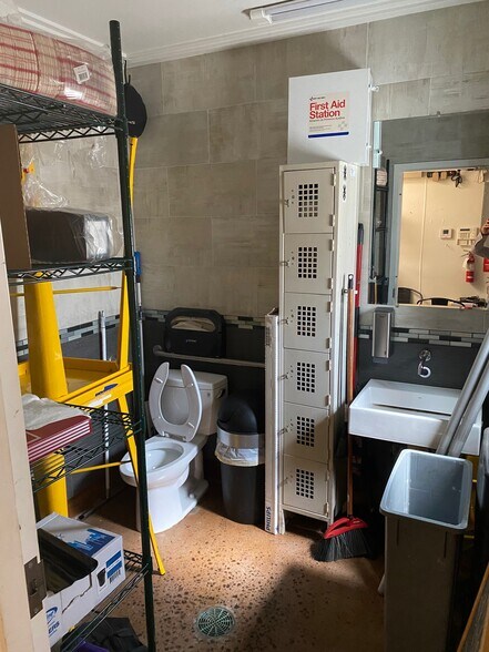 More Photos Of 1035-1038 Garnet Ave, San Diego Restaurant For Lease