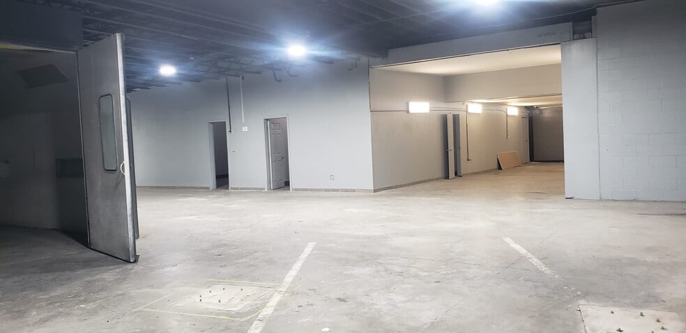 More Photos Of 17721 Sherman Way, Reseda Auto Repair For Sale