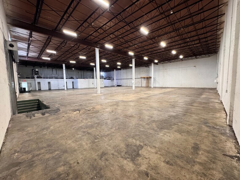 More Photos Of 9869 NW 79th Ave, Medley Warehouse For Lease