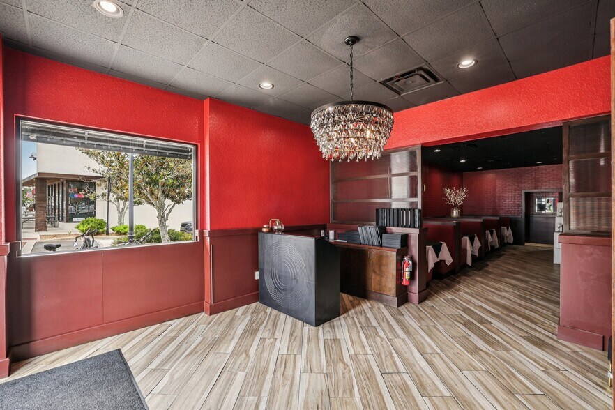 More Photos Of 801 W Montrose St, Clermont Restaurant For Sale