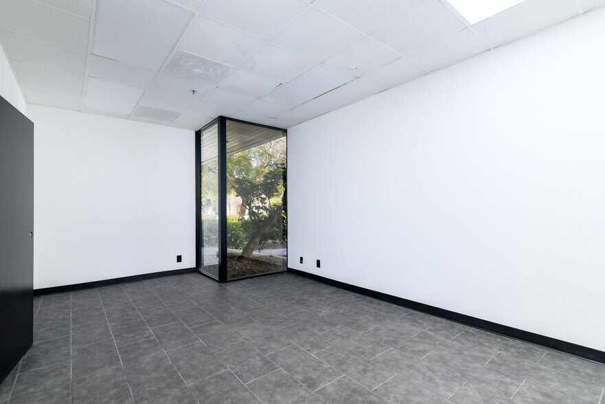 More Photos Of 4117-4127 Calle Tesoro, Camarillo Manufacturing For Lease