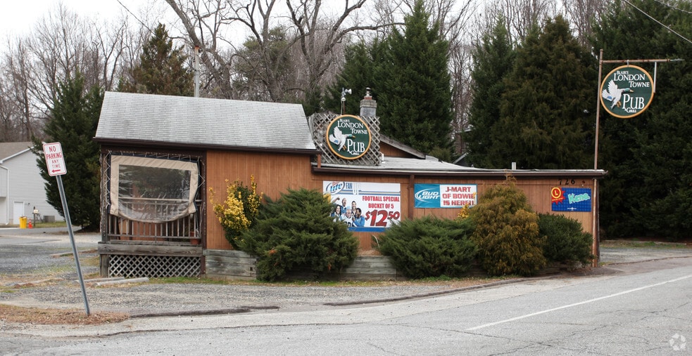 More Photos Of 726 Londontown Rd, Edgewater Restaurant For Sale