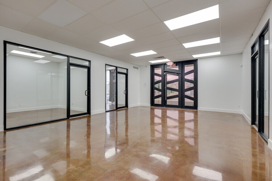 More Photos Of 1241-1243 Majesty Dr, Dallas Warehouse For Lease
