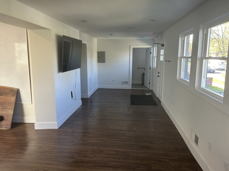 More Photos Of 721 N Wood Ave, Linden Office Residential For Lease