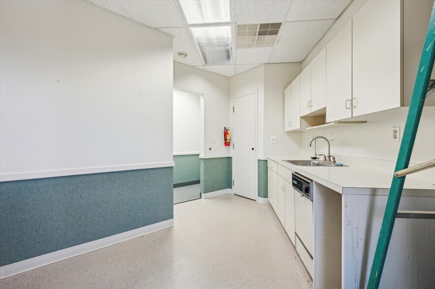 More Photos Of 486 Norristown Rd, Blue Bell Office For Lease