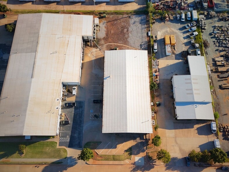 More Photos Of 400 Westland dr, Edmond Manufacturing For Sale