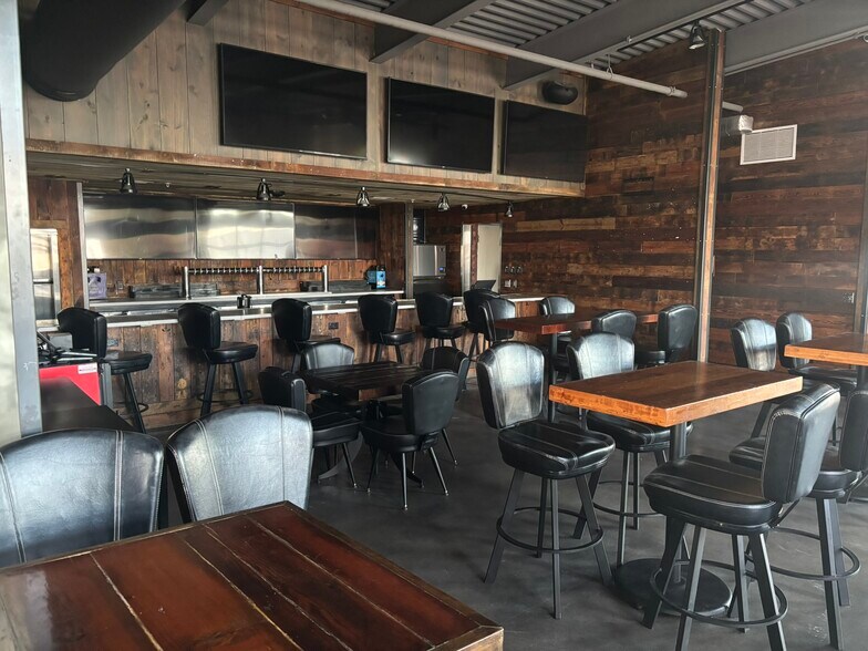 More Photos Of 810 E 1st St, Ankeny Restaurant For Lease