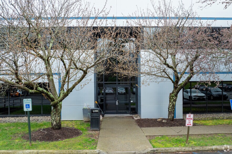 More Photos Of 2 Summit Ct, Fishkill Office For Lease