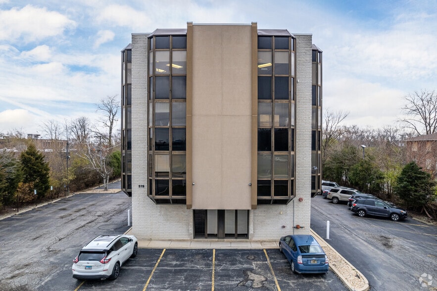 More Photos Of 519 N Cass Ave, Westmont Medical For Lease