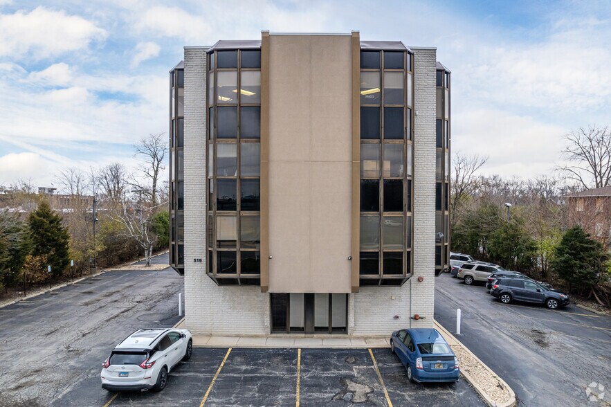 More Photos Of 519 N Cass Ave, Westmont Medical For Lease