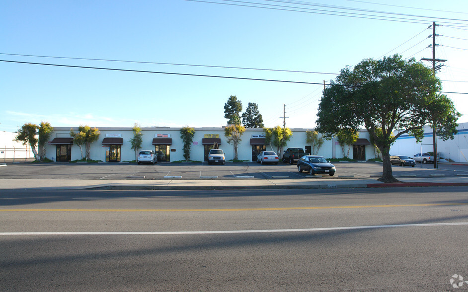 Primary Photo Of 20761 Plummer St, Chatsworth Warehouse For Lease